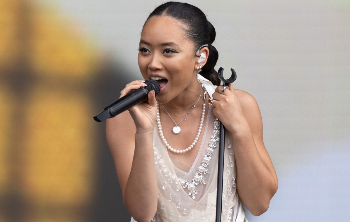 10 nu ca si tre dang thong tri playlist va bang xep hang toan cau hinh anh 8